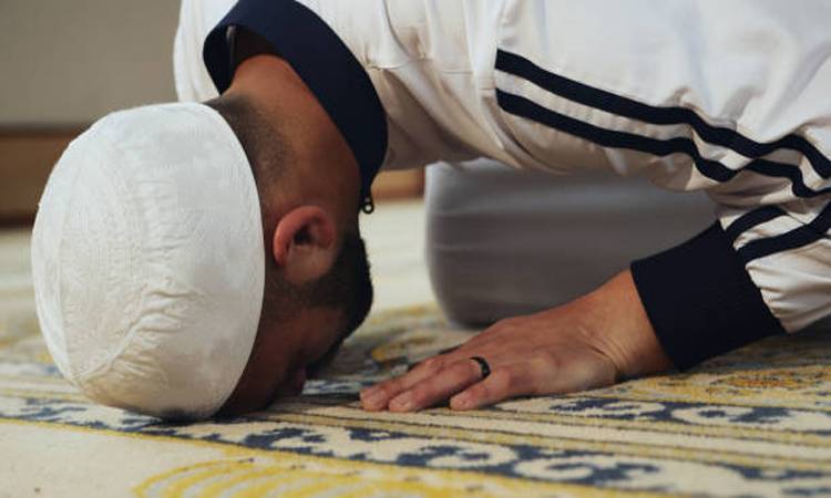ساعة القبلة الذكية